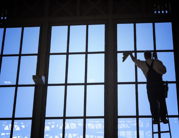 Window Washer Cleaning a Home in Brentwood, TN